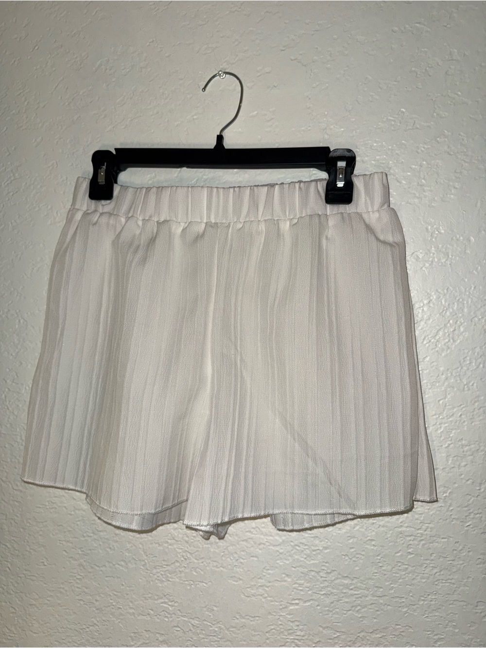 Pleated White Elastic-Waist Skort